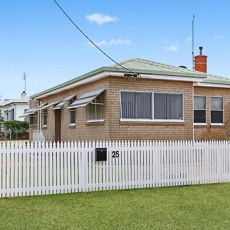 King'S Park Villa Tamworth Esterno foto