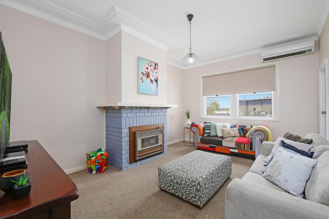 King'S Park Villa Tamworth Esterno foto