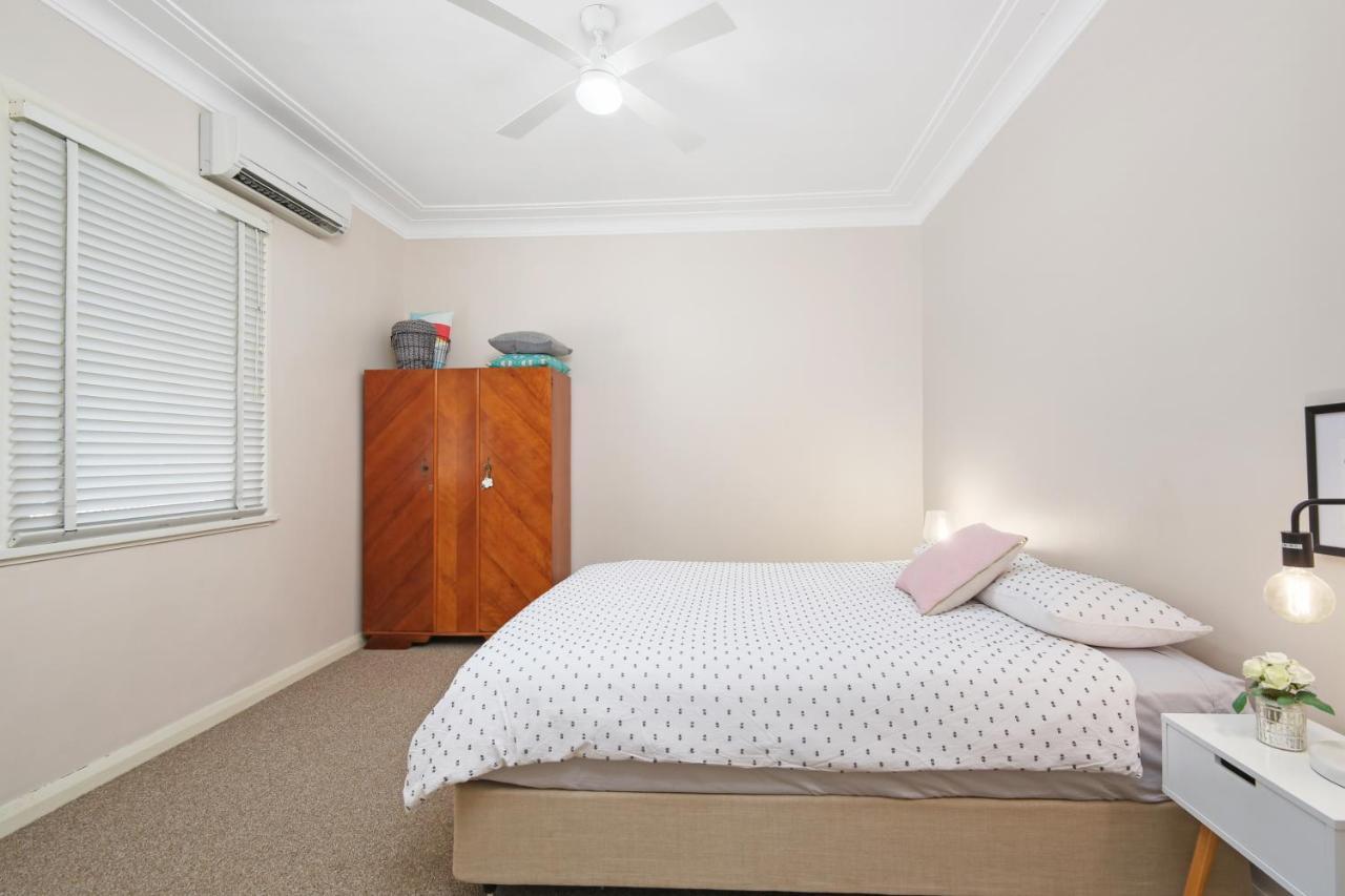King'S Park Villa Tamworth Esterno foto