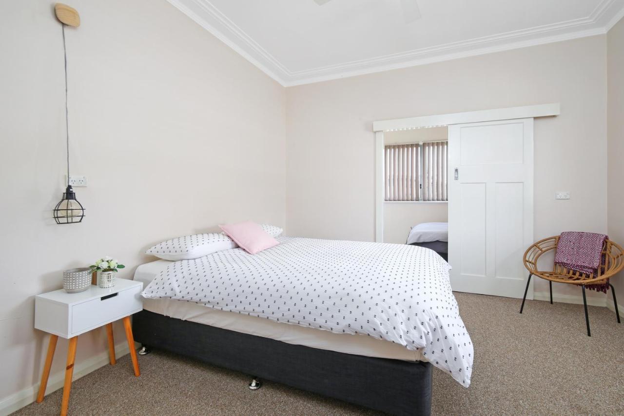 King'S Park Villa Tamworth Esterno foto
